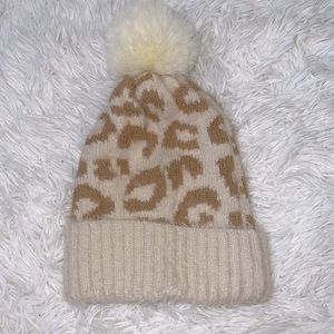 Leopard beanie with fur ball on the top